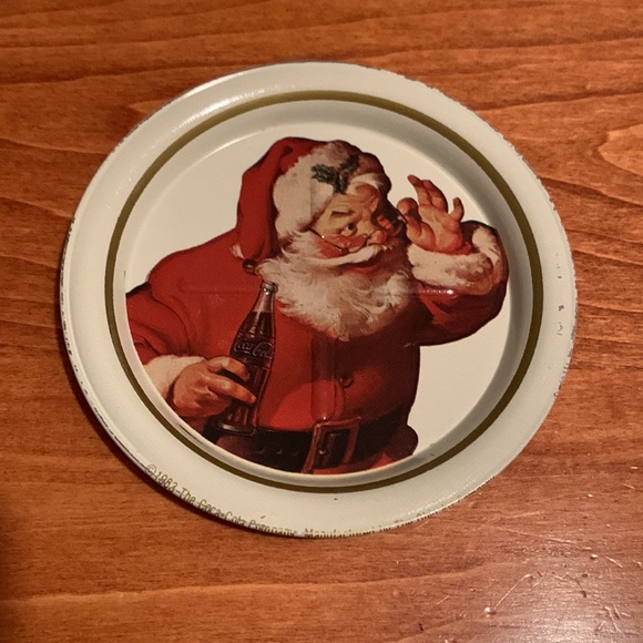 Vintage Collectible Tin Coasters featuring 4 Different Santa Claus & Coca Cola - Picture 5 of 12